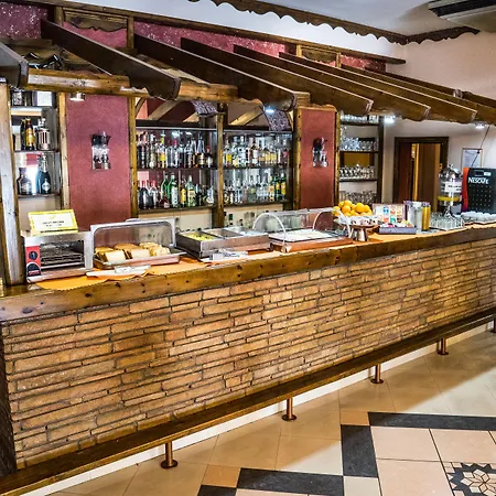Argo Hotel Piraeus-2
